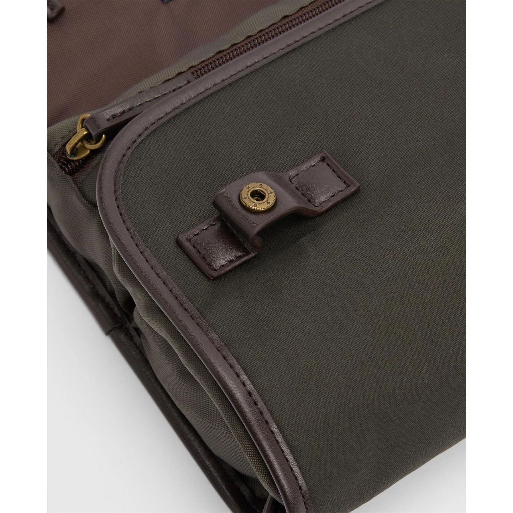 Barbour Hanging Washbag - Image 3