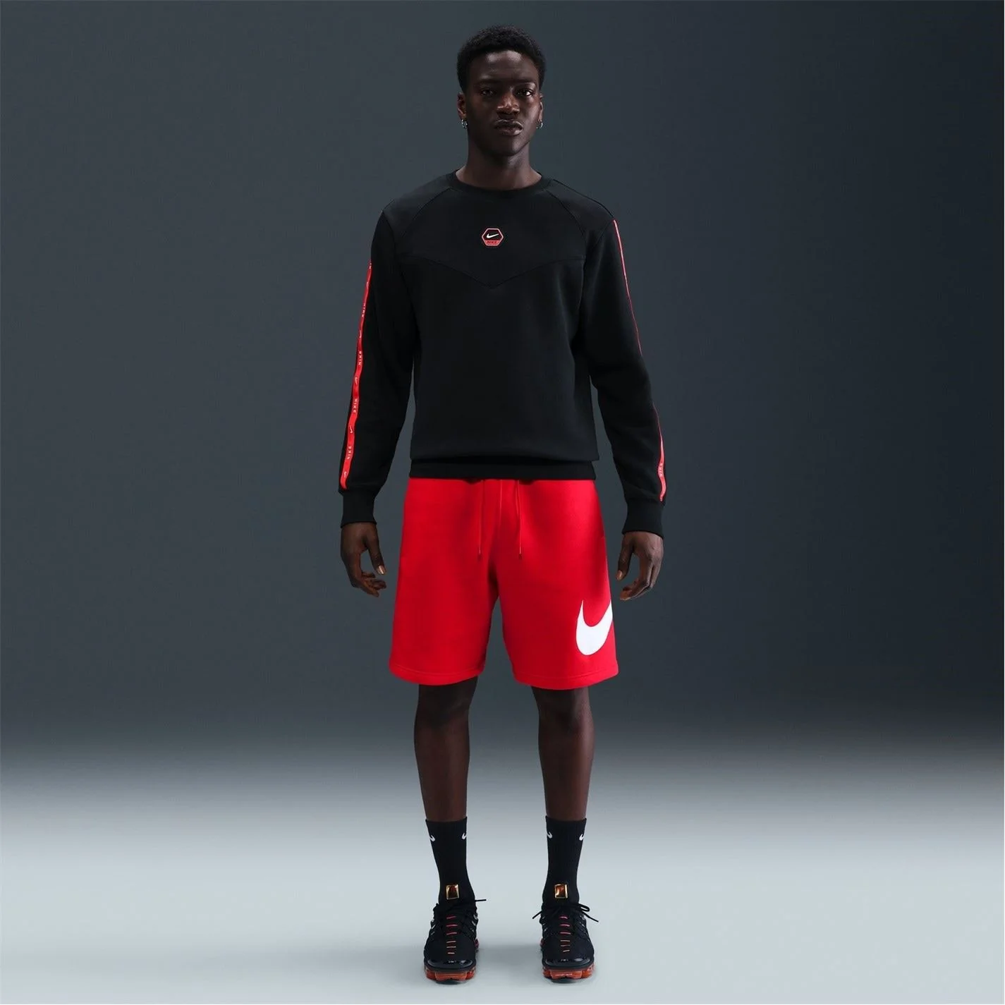 Nike Crew Neck Ribbed Collar Long Sleeve Raglan Sweatshirt - Image 5