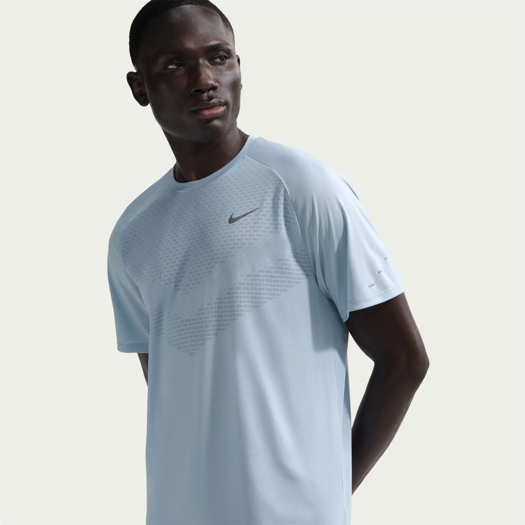 Nike Stride Raglan Short Sleeve Competition T-Shirt - Image 42