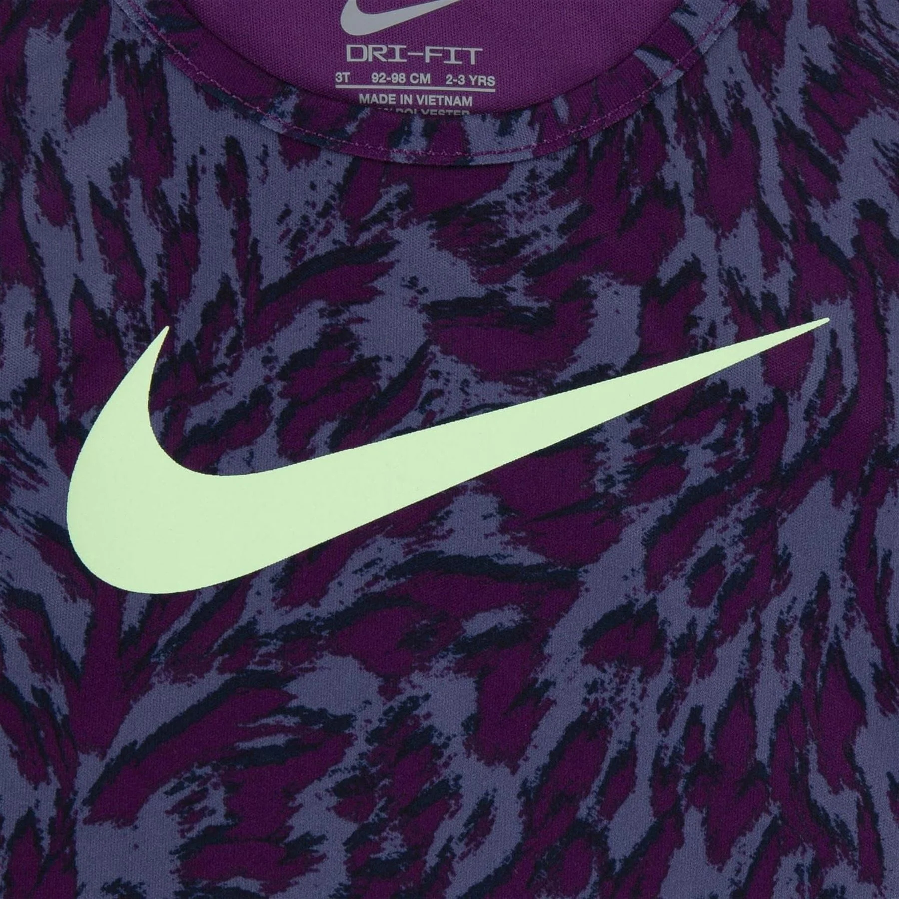 Nike Tank Top And Shorts Set - Image 4