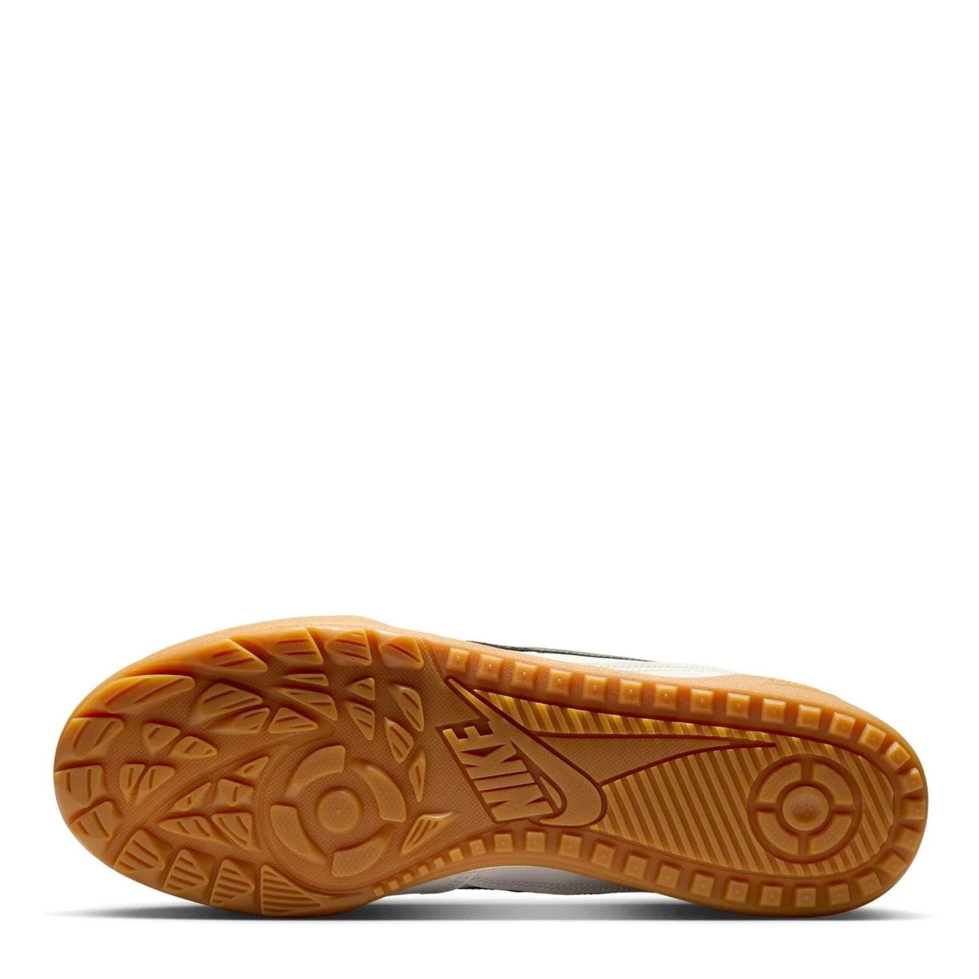 Nike Terra Manta  Round Toe Low Top Sneakers - Image 6