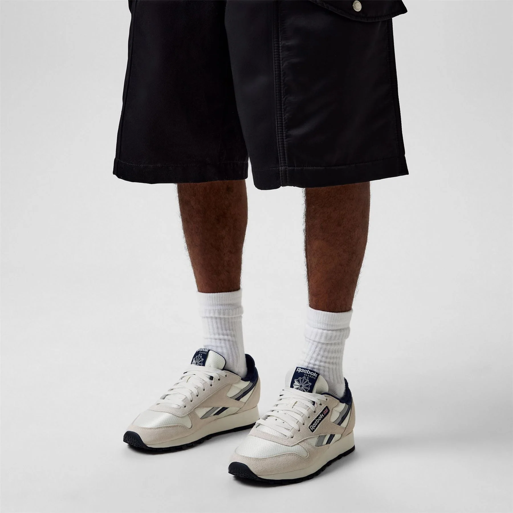 Reebok Classic Leather Low Top Sneakers - Image 8