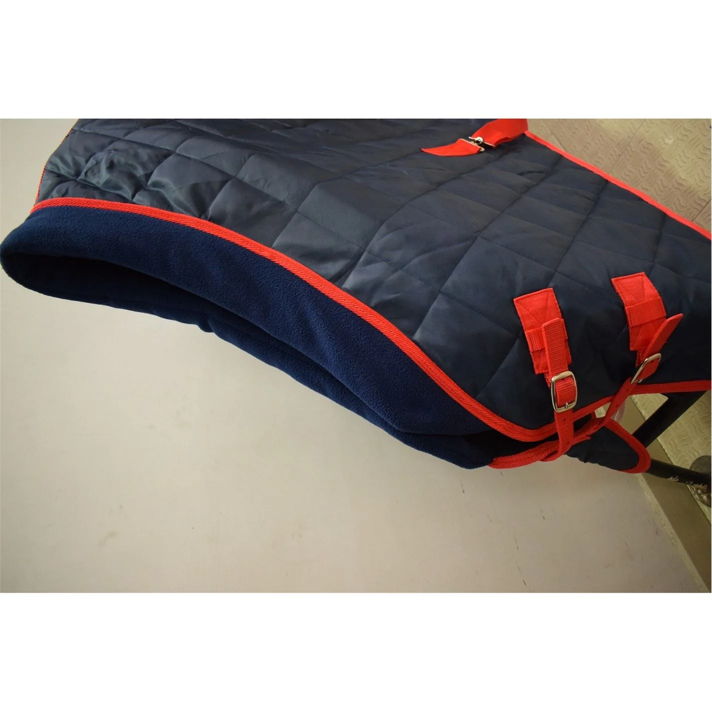 Requisite Essentials Medium Comfort Stable Quilt - Image 4