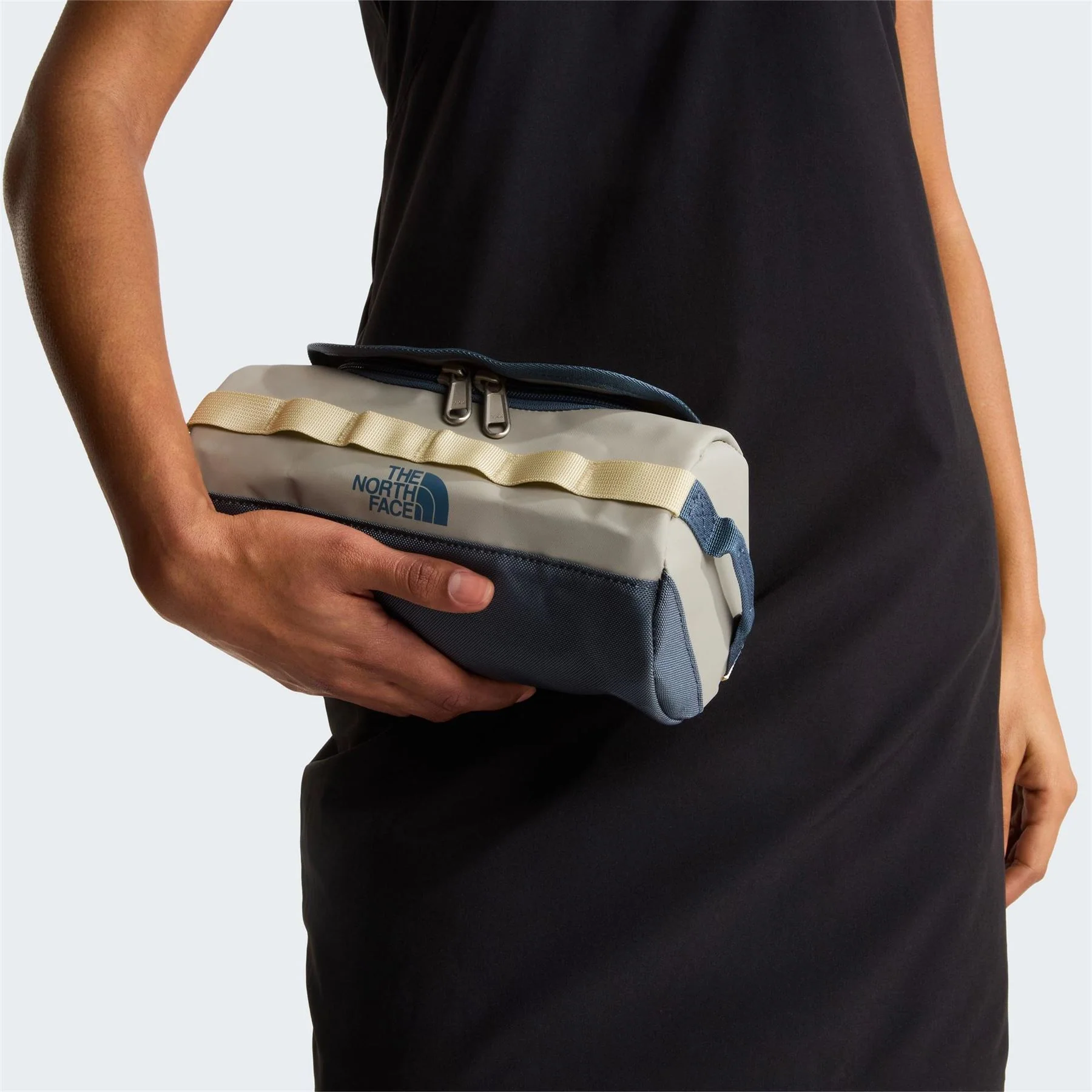 The North Face Camp Travel Washbag - Image 7
