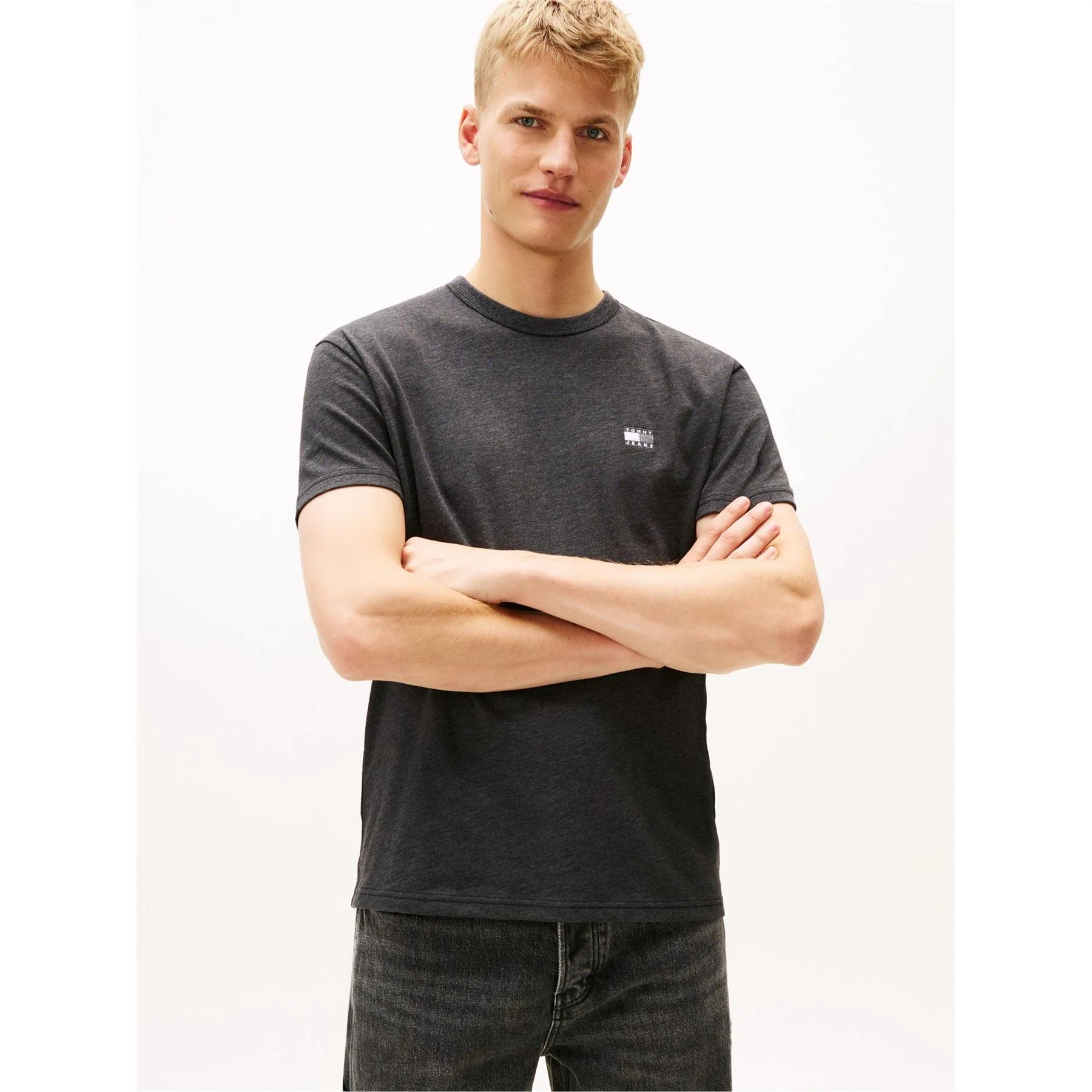 Tommy Jeans Tommy Small Badge T-Shirt - Image 41