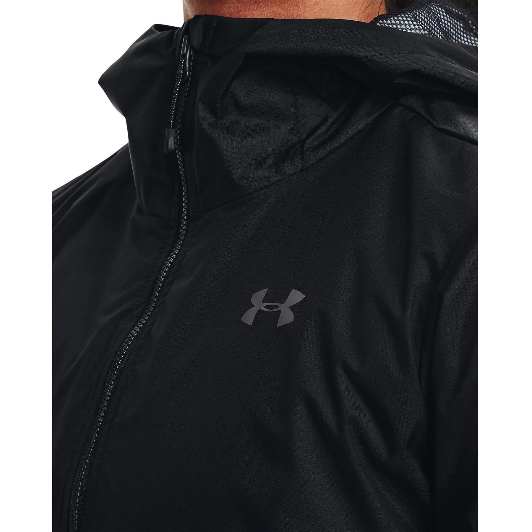 Under Armour Solid Patterned Hooded Zipped Pocket Rain Jacket - Image 5