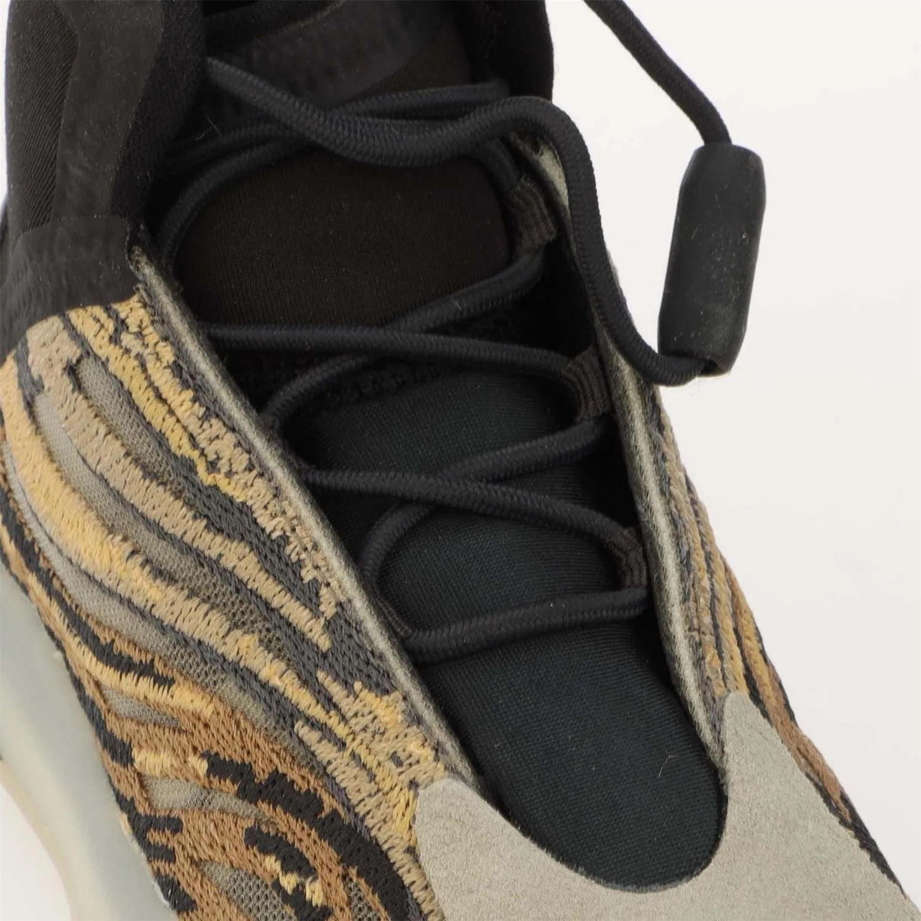 Yeezy Trainers - Image 5